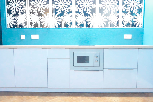 Прямая кухня Олива со встроенной техникой на набережной Фонтанки, д. 64