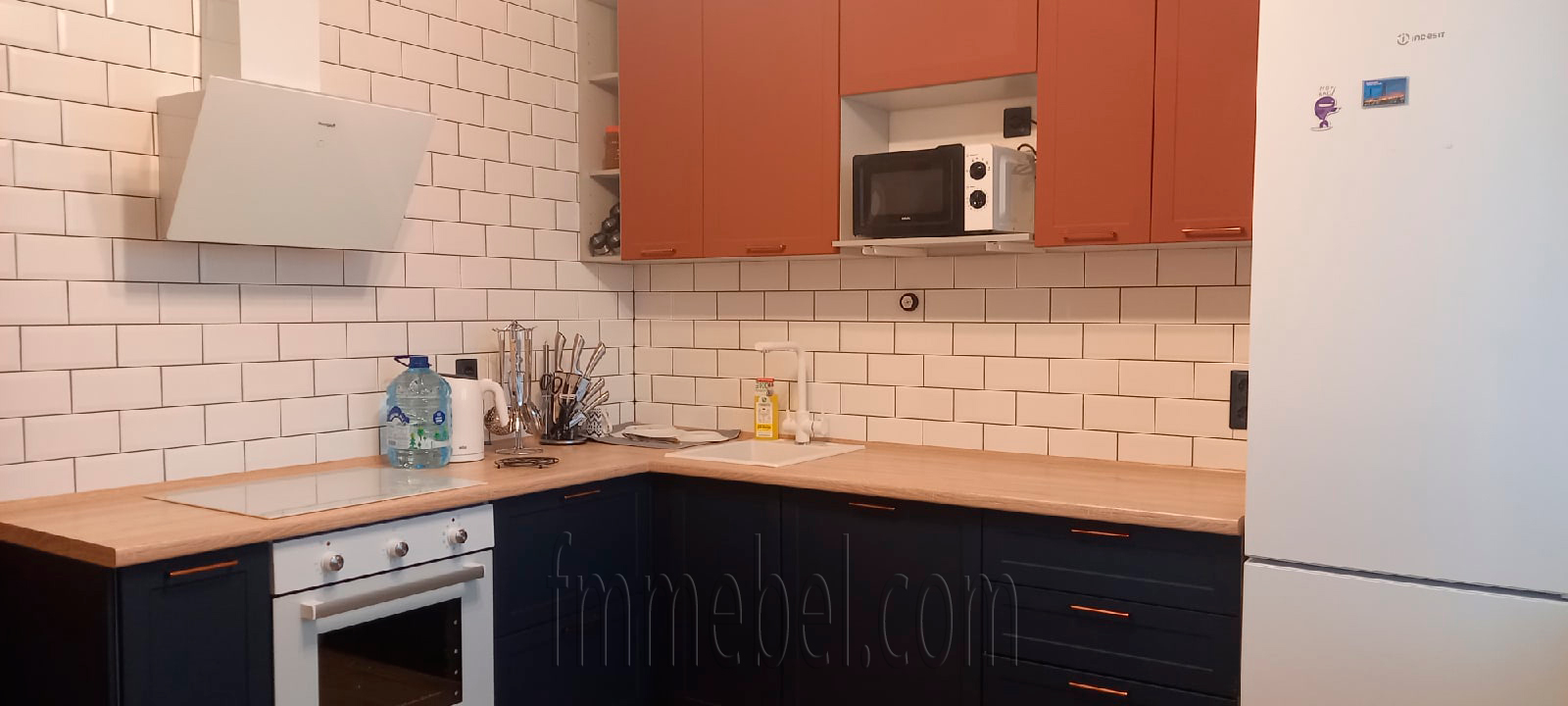 Кухня Квадро с фасадами Черника и Красная кожа ЖК Сокол, Мурино