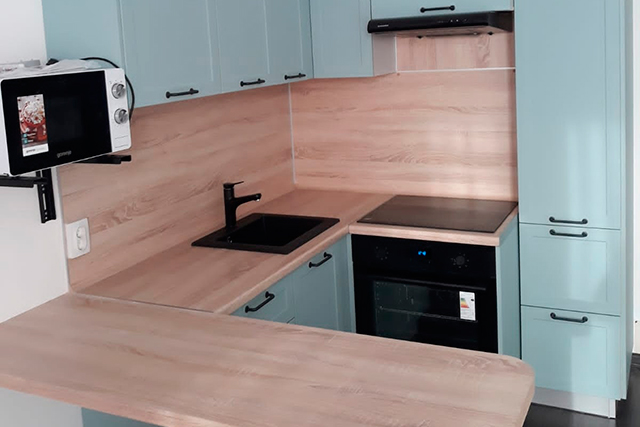 Кухня Квадро с фасадами Нарцисс в ЖК Солнечный город