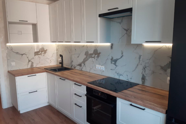 Угловая кухня в доме 137 серии на Бухарестской, д. 124/56