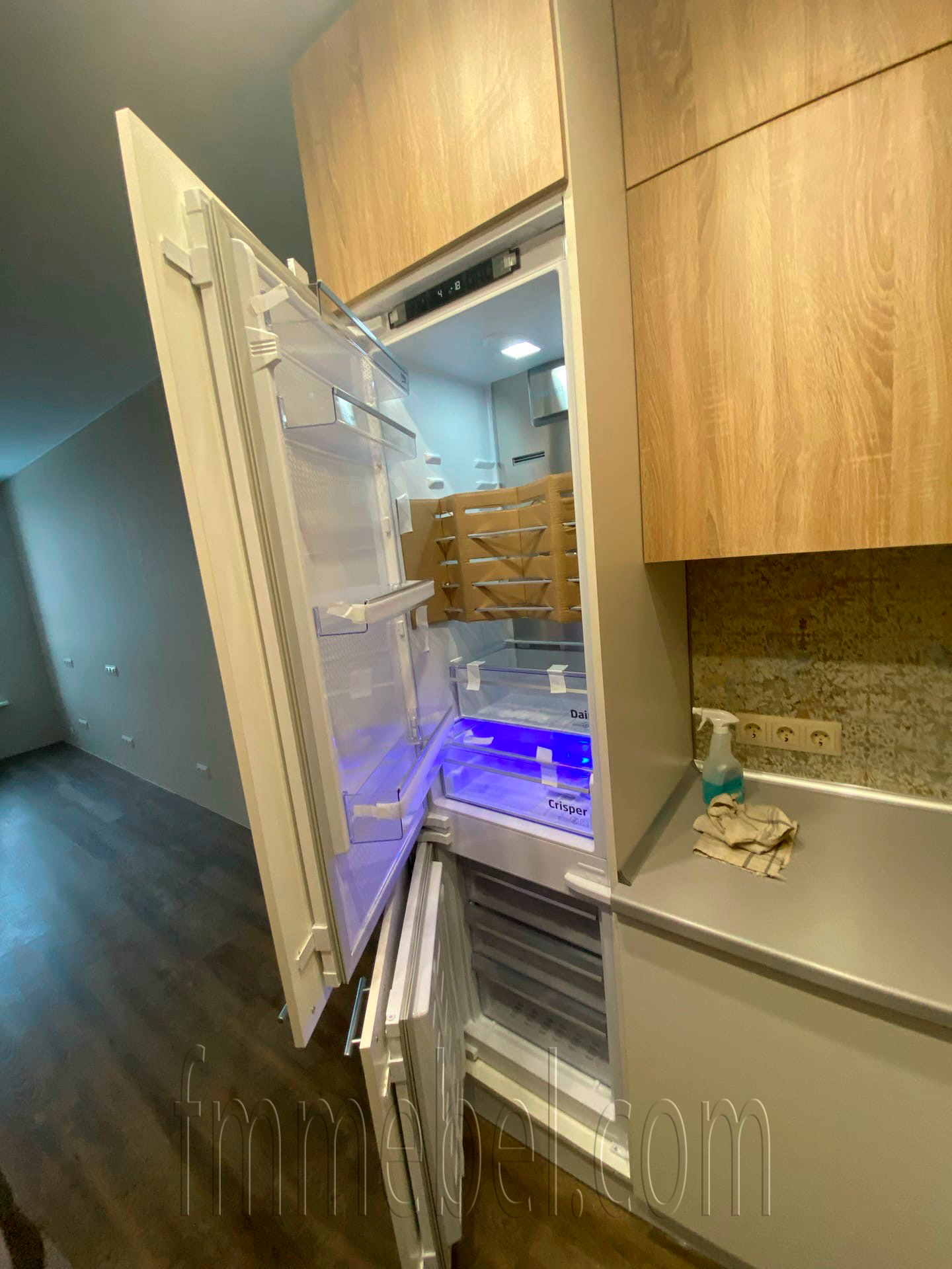 Встроенный холодильник на кухне на заказ в ЖК Героев