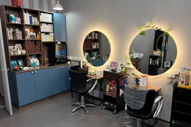 Стеллажи для красок в парикмахерскую