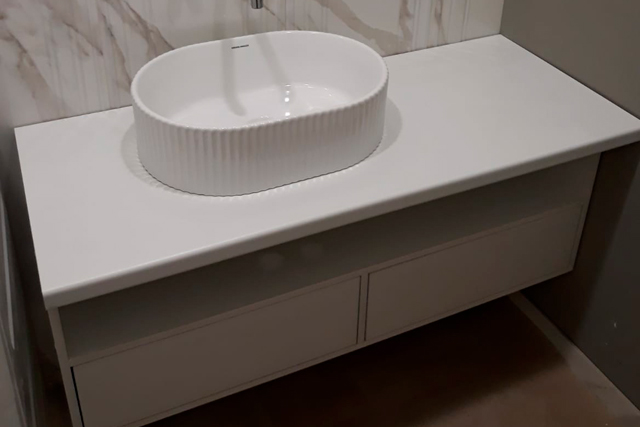 Кухня Мишель и подвесная тумба в ванную в ЖК Притяжение