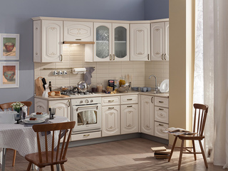 Фото Кухонный гарнитур Бергамо 2400х1400 с карнизом. Кухонные гарнитуры Бергамо.