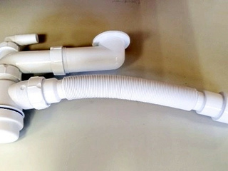 Фото Сифон мини-1 1/2*40 телескопический с нержавеющим выпуском 63мм и отводом. Сантехнические комплектующие.