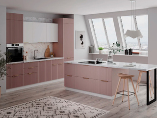 Фото Кухня Мелисса с островом в квартире на мансардном этаже. Кухонные гарнитуры Мелисса.